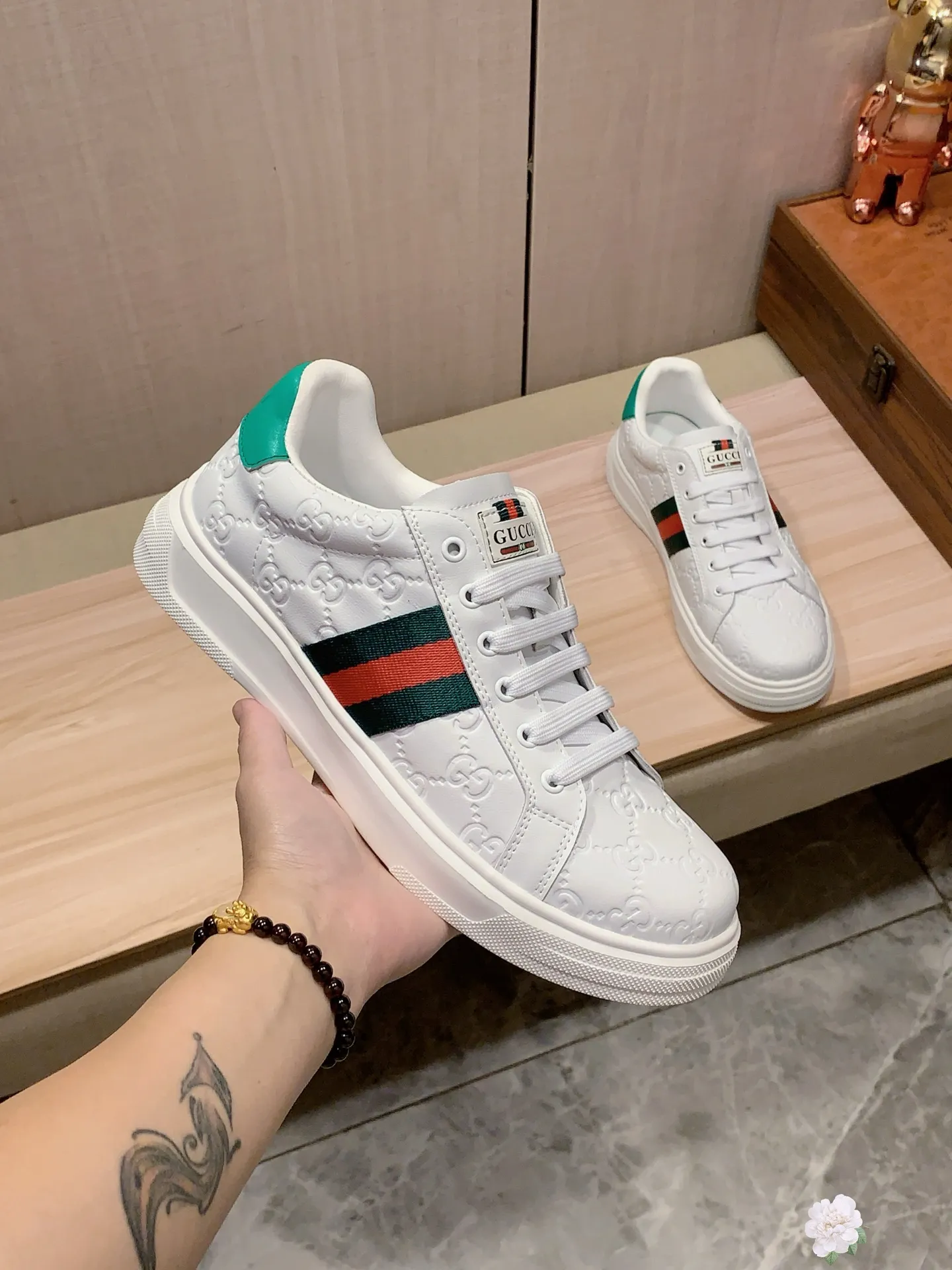 Men's men's shoes💰420💰💰🎩🎩[Lightning][Lightning] "Gucci*" latest • popular casual shoes, top brand [seduce] luxury ~ purchasing agency, top ~ quality. [Strong] The upper is made of imported breathable cowhide with fabric material ➕ Breathable sheepskin feet (•) and fine workmanship. The original stylish and stylish soft rubber wear-resistant and non-slip outsole is light and comfortable on the feet. The real thing looks better when photographed in person. 111: code: 38-44, 3️⃣ colors selected